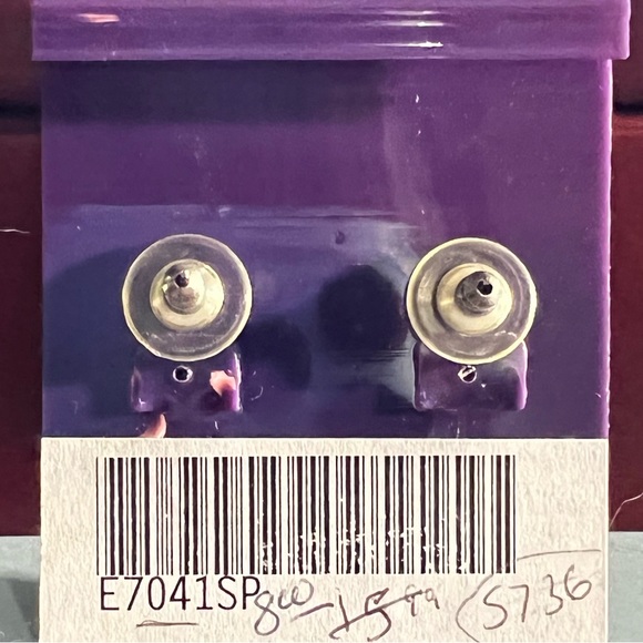 *NWT* Cathy’s Concepts Stud Earrings - Picture 2 of 2